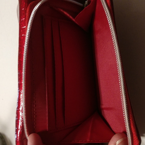 KENNETH COLE wristlet - Picture 3 of 5